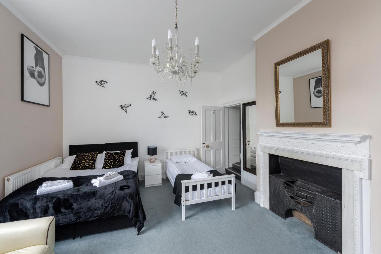 Petty France Cotswold Manor House - Country House Retreat With Hot Tub, Ideal For Large Groups מראה חיצוני תמונה