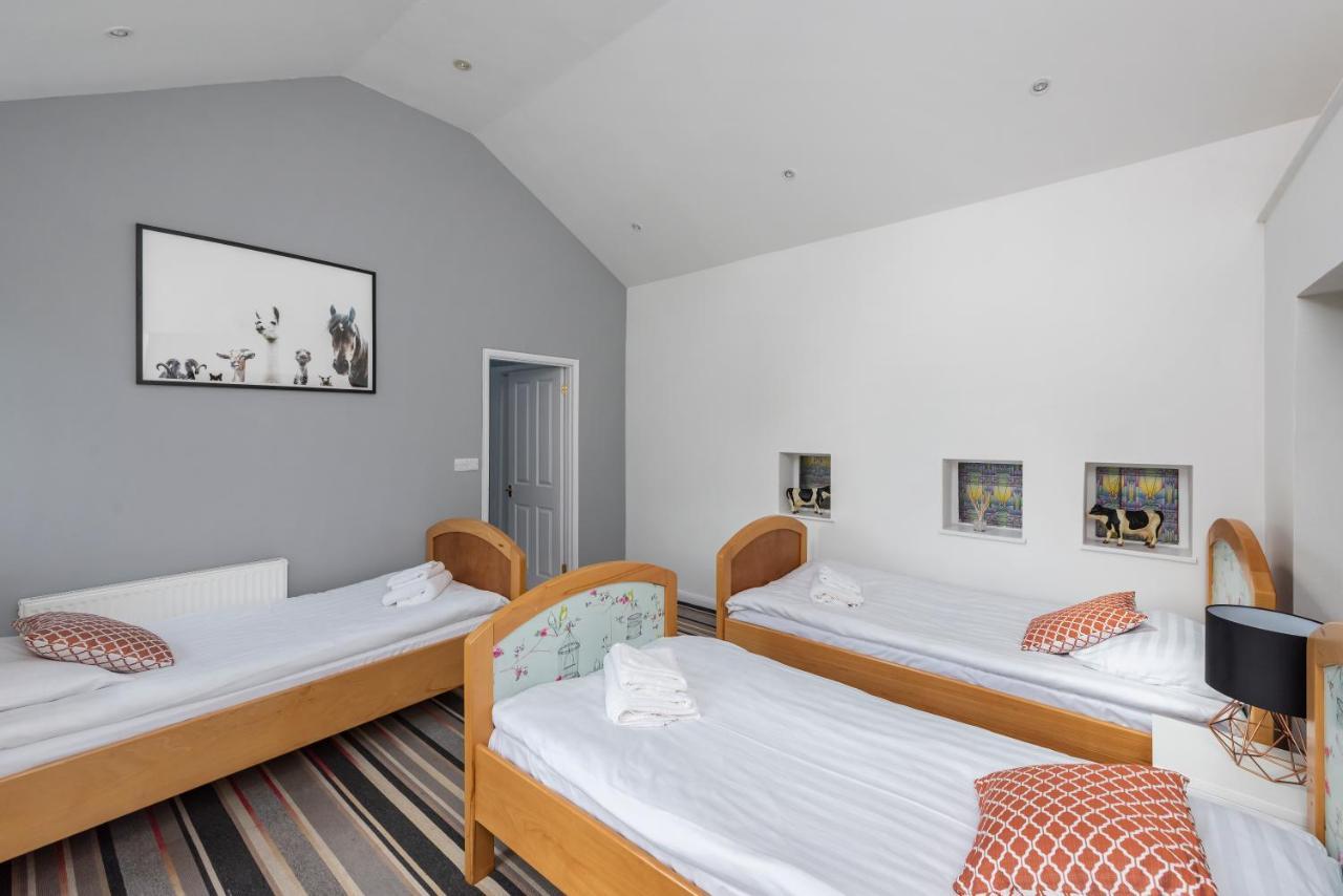 Petty France Cotswold Manor House - Country House Retreat With Hot Tub, Ideal For Large Groups מראה חיצוני תמונה